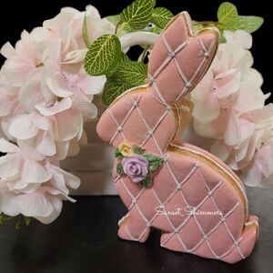 Pink Iced Gingerbread Easter Bunnny Cookie White lattice Resin Figure Decor New